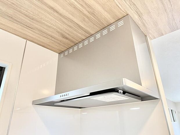 【レンジフード】■調理時の蒸気や匂いが換気扇に誘導され、効率的に排煙ができます。