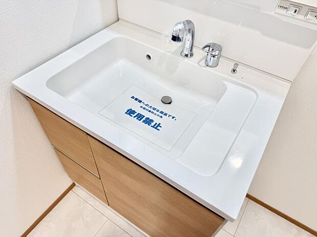 【ハンドシャワー付洗面台】■手洗いや顔を洗う時も快適に使える便利なシャワー