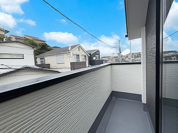 【バルコニー】■ 朝のコーヒーや夜の星空を楽しむ、癒しの場所