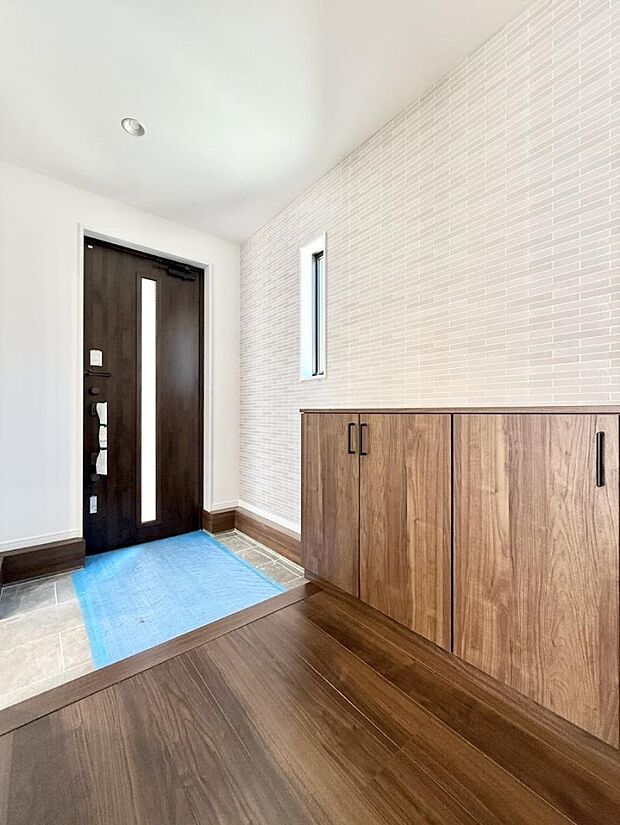 【玄関】■ シンプルで美しく、快適な暮らしの入り口