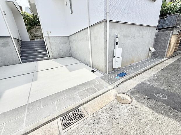 【駐車場】■自宅にある駐車スペースなので安心ですね