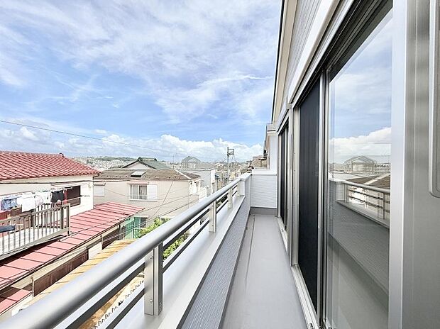 【バルコニー】■ 空を眺めながら、ほっと一息つける特別な空間