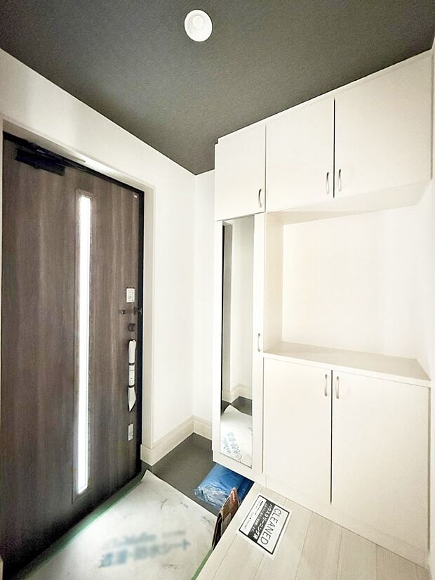 【玄関】■ シンプルで美しく、快適な暮らしの入り口