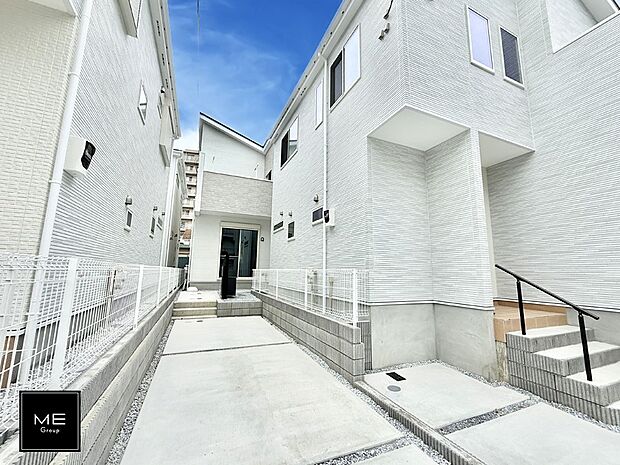 【現地外観写真】■暮らしを豊かにする充実した仕様設備で快適に