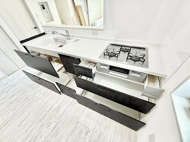 【キッチン】■家族の絆を深める、温もりのあるキッチン