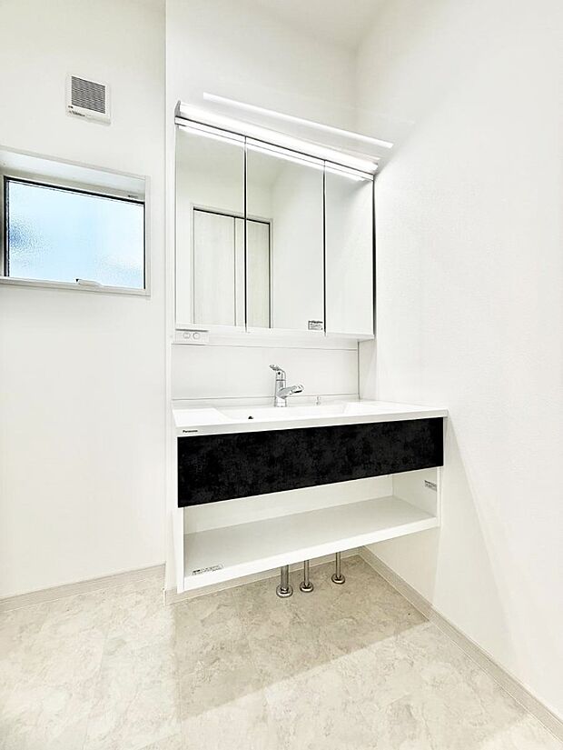 【洗面台・洗面所】■朝の準備がスムーズにできる広さです