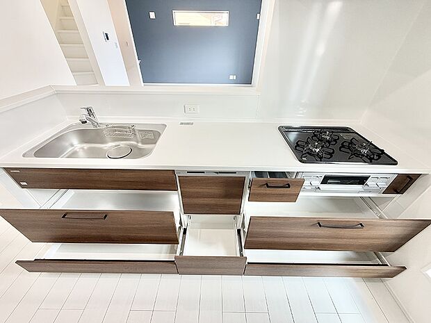 【キッチン】■アイデア広がる、クリエイティブな料理空間