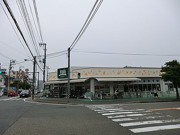 FUJI鵠沼藤が谷店（約800m・徒歩10分）