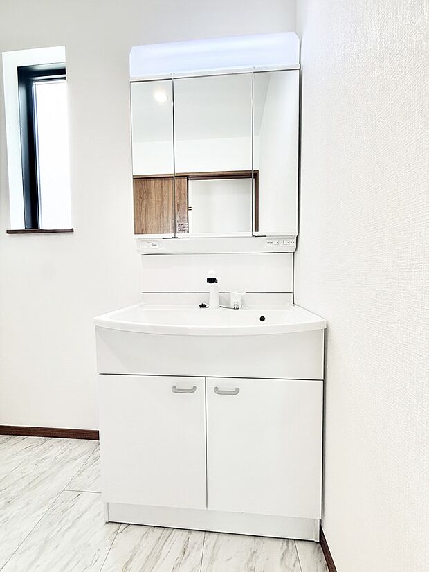 【洗面台・洗面所】■朝の準備がスムーズにできる広さです