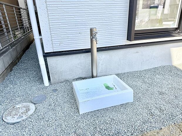 【その他現地】■ガーデニングや洗車などの際に大活躍な屋外立水栓
