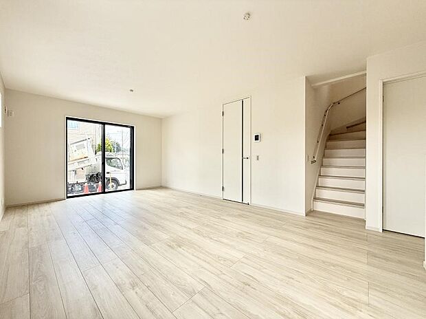 【リビング】■くつろぎと笑顔が集まる、心温まるリビング