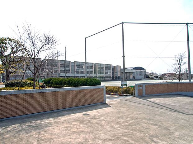 藤沢市立片瀬中学校(約950m・徒歩12分)