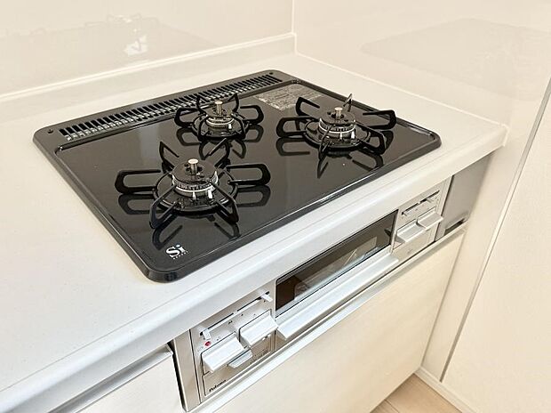 【3口ガスコンロ】■複数の鍋が同時に使えますね