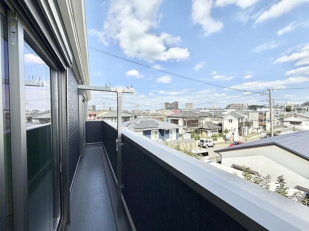 【バルコニー】■ 空を眺めながら、ほっと一息つける特別な空間
