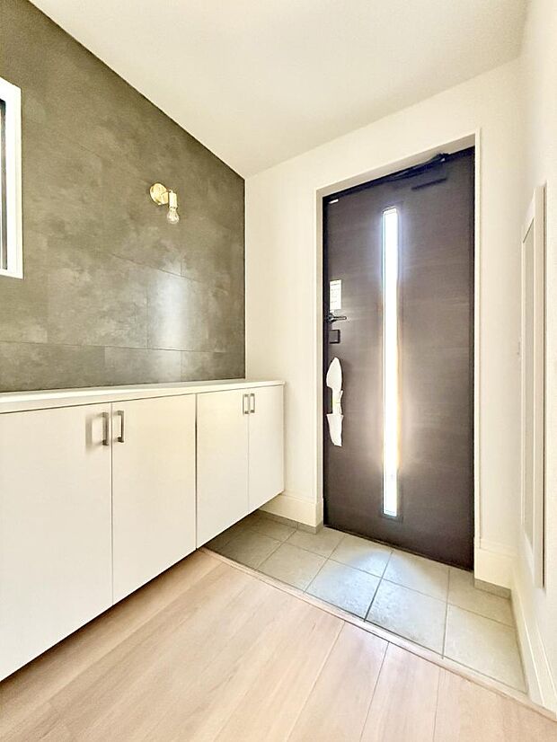 【玄関】■ シンプルで美しく、快適な暮らしの入り口