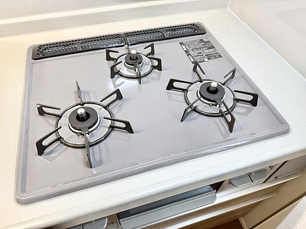 【3口ガスコンロ】■一度に多くの料理ができ便利で効率的