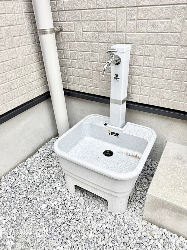 【その他現地】■ガーデニングや洗車などの際に大活躍な屋外立水栓