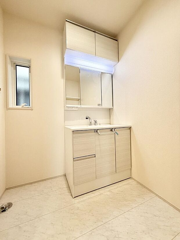 【洗面台・洗面所】■明るい洗面所は毎朝の歯磨きも楽しくできちゃいそうです♪