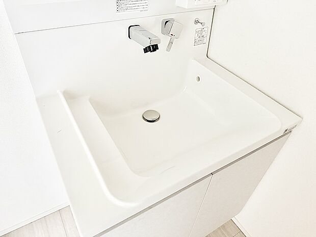 【ハンドシャワー付洗面台】■手洗いや顔を洗う時も快適に使える便利なシャワー