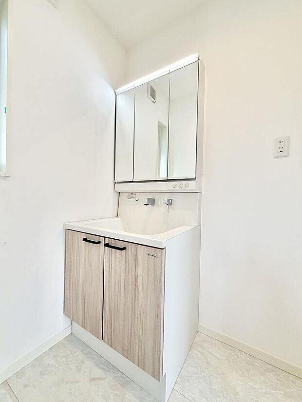 【洗面台・洗面所】■朝の準備がスムーズにできる広さです