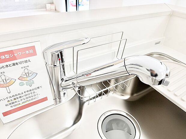 【浄水器】■清潔でおいしい水を手軽に供給してくれます