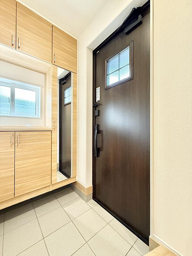 【玄関】■ ここから始まる一日、すっきり整った玄関