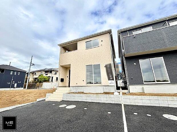 【現地外観写真】■暮らしを彩る充実した設備仕様が備わった住まい