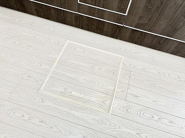 【床下収納】■隠れた収納スペースで家全体がスッキリ