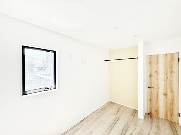 【リビング以外の居室】■落ち着いた色合いのお部屋で穏やかな時間を楽しめます