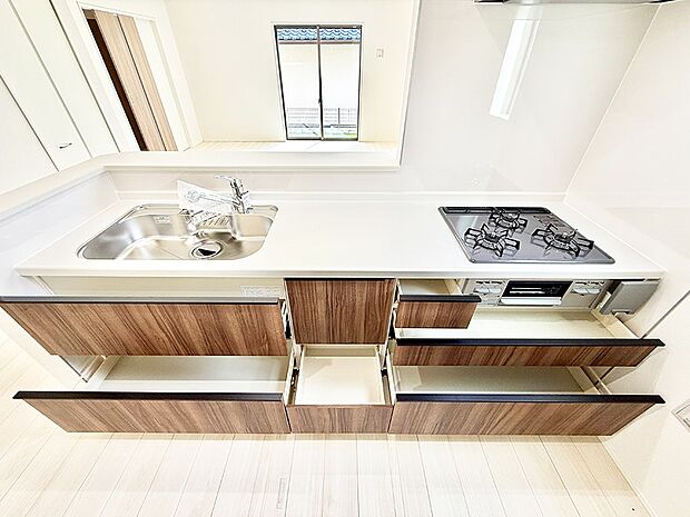 【キッチン】■家族の絆を深める、温もりのあるキッチン