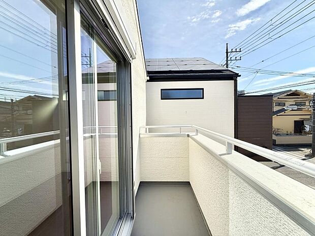 【バルコニー】■ 季節の移ろいを感じられる開放的な空間です