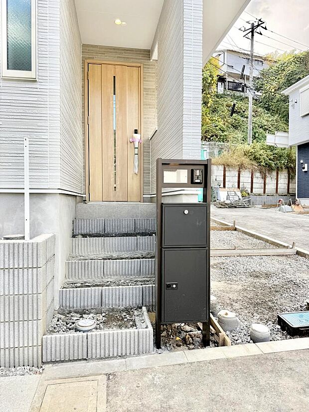 【玄関】■ シンプルで美しく、住まいの第一印象を彩る玄関です