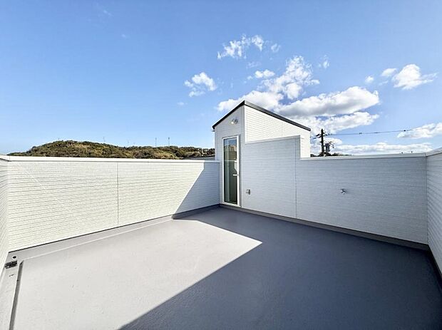 【前面道路含む現地写真】■家族とのお出かけが楽しくなる環境です