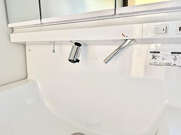 【ハンドシャワー付洗面台】■手洗いや顔を洗う時も快適に使える便利なシャワー