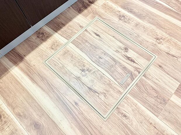 【床下収納】■隠れた収納スペースで家全体がスッキリ