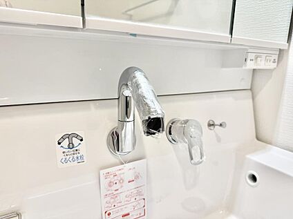 ハンドシャワー付洗面台