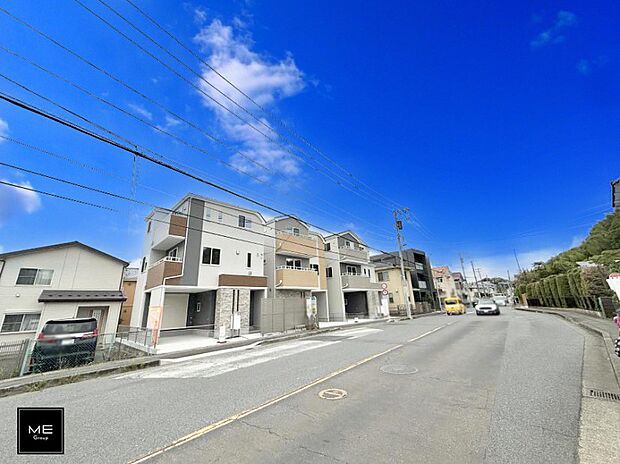 【前面道路含む現地写真】■新しい暮らしが始まる場所で、家族の絆を深める