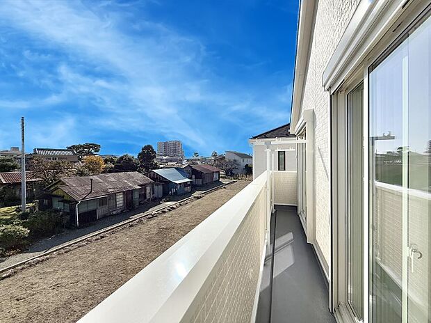 【バルコニー】■ 空を眺めながら、ほっと一息つける特別な空間