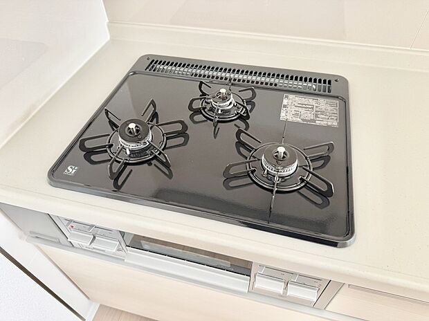 【3口ガスコンロ】■一度に多くの料理ができ便利で効率的