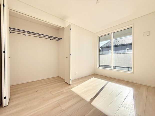 【子供部屋】■窓の配置や通気性の良い設計で部屋の空気がこもらず、常に新鮮な空気が流れます