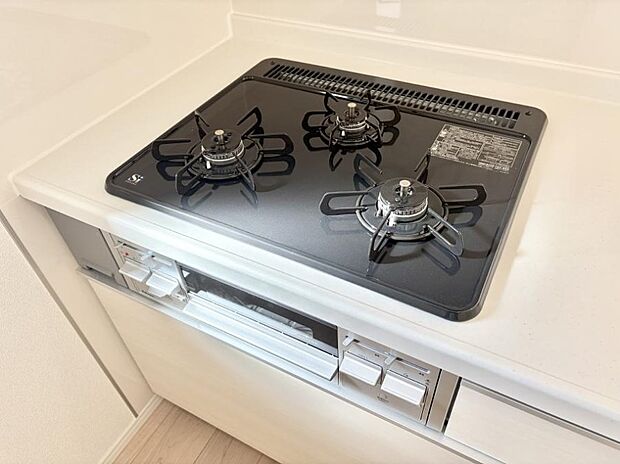 【3口ガスコンロ】■一度に多くの料理ができ便利で効率的