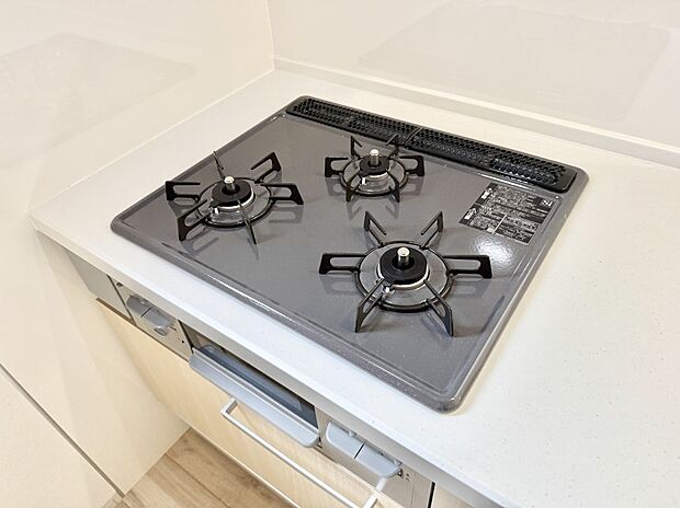 【3口ガスコンロ】■複数の鍋が同時に使えますね