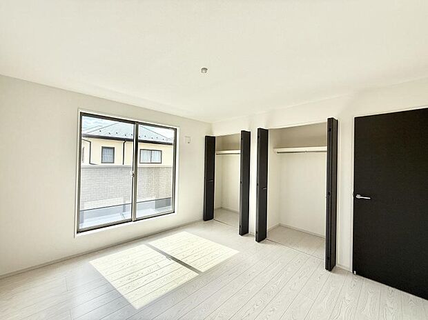 【寝室】■家具をうまく配置すれば広々とした空間を使い動きやすく、リラックスした時間が過ごせます