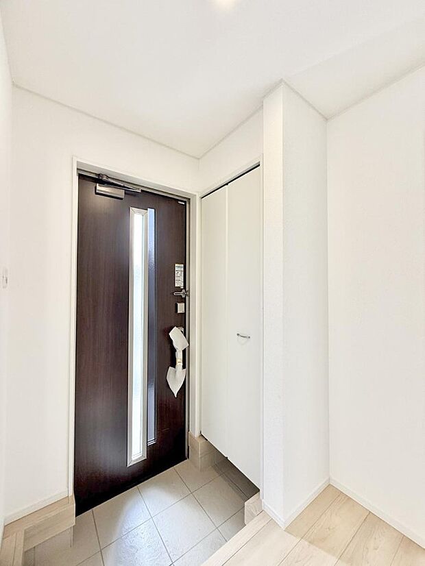 【玄関】■ シンプルで美しく、快適な暮らしの入り口