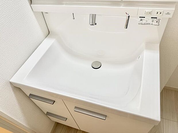 【ハンドシャワー付洗面台】■手洗いや顔を洗う時も快適に使える便利なシャワー