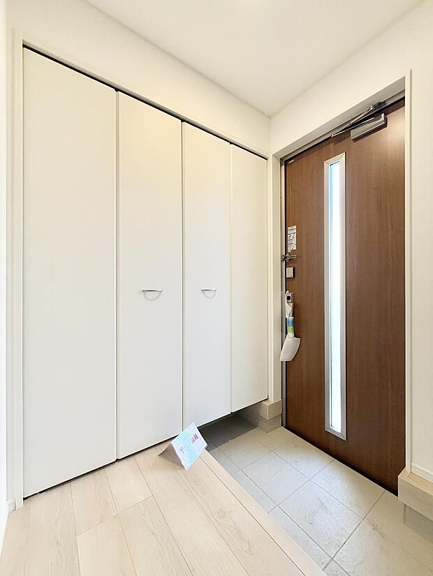 【玄関】■ シンプルで美しく、快適な暮らしの入り口