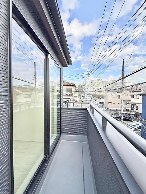 【バルコニー】■ 朝のコーヒーや夜の星空を楽しむ、癒しの場所