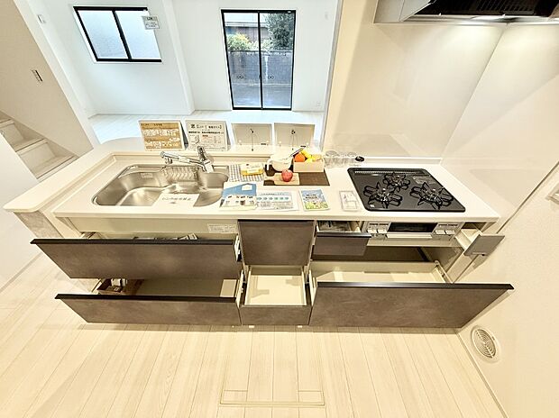 【キッチン】■家族の絆を深める、温もりのあるキッチン