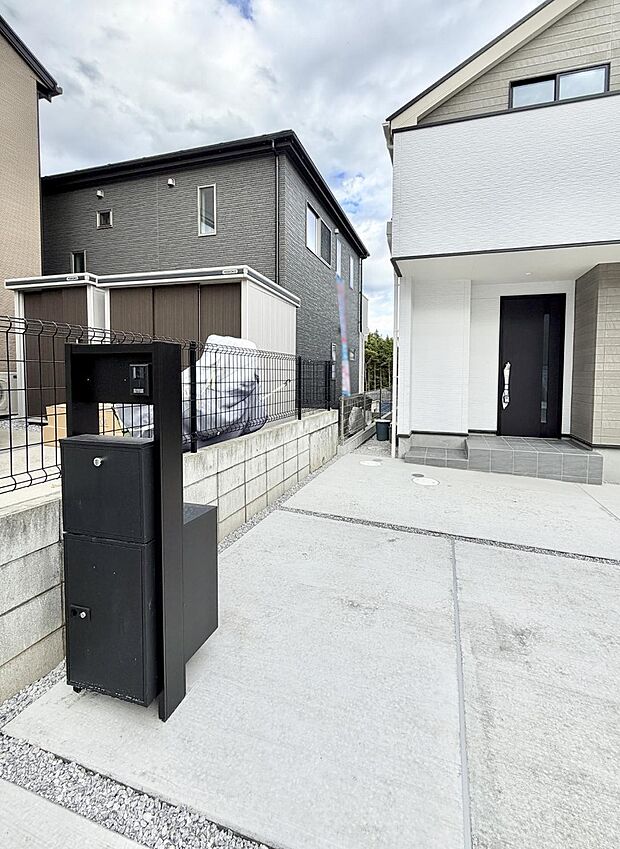 【玄関】■ 帰るたびにホッとする、安心感のある佇まい