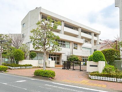 藤沢市立羽鳥中学校 450m(6分)